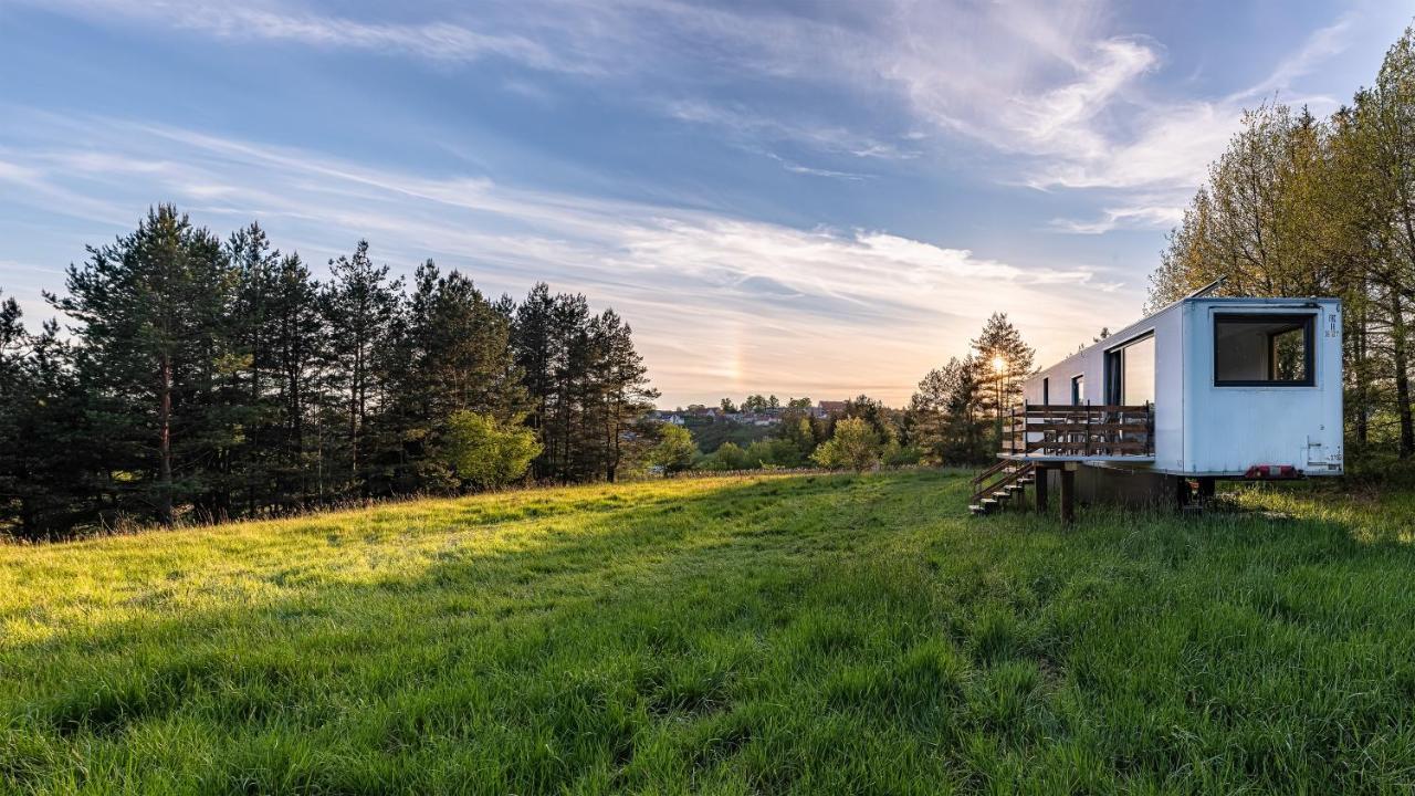 WUDINO - Ubytování v přírodě, se zvířaty v industriálním duchu, Ostrov u Macochy Exteriér fotografie